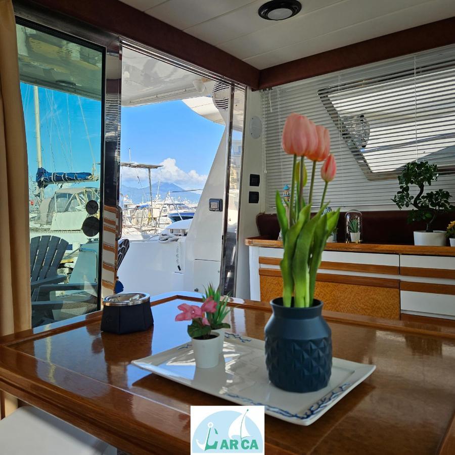 Boat And Breakfast Monica Botel